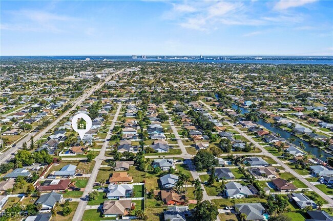 Building Photo - 1831 SE Van Loon Terrace