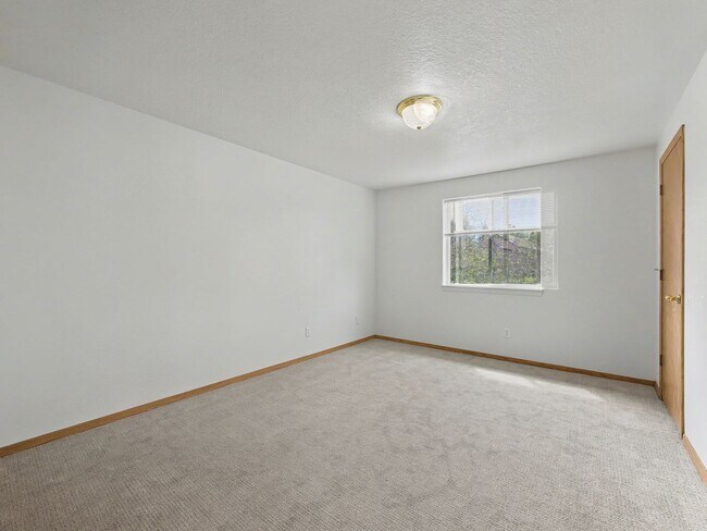 Building Photo - NAVAB02