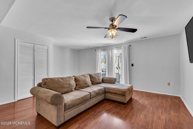 Building Photo - 390 Crawford St