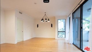 Building Photo - 324 N Palm Dr