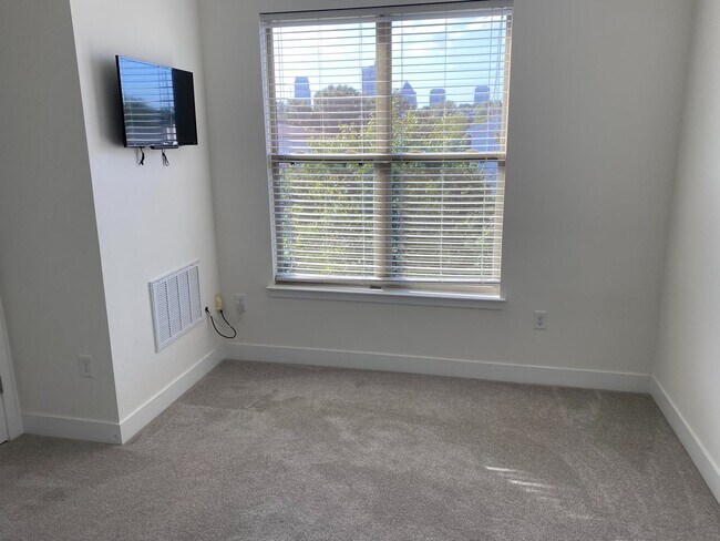 Building Photo - Room in 3 Bedroom Townhome at Seigle Point Dr