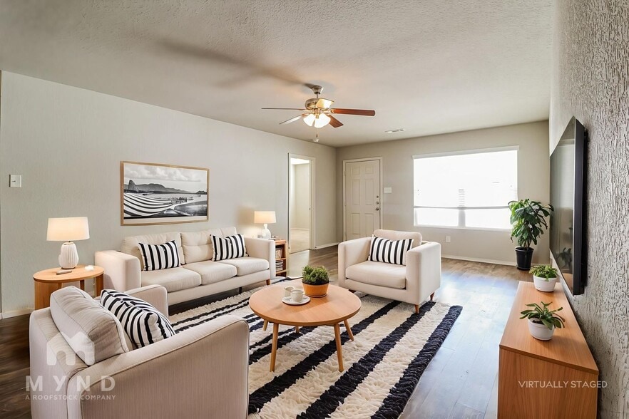 Building Photo - 942 Pinehurst Loop