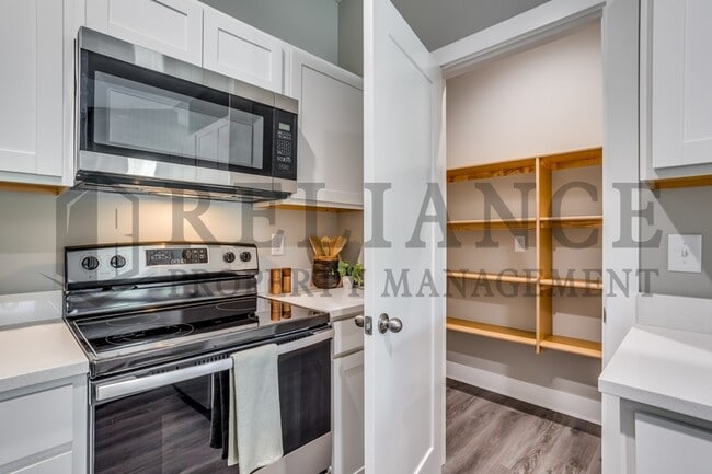 Building Photo - 4928 N Vassar Ave