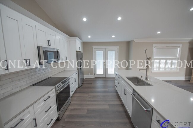 Building Photo - Attractive 4 Bed 3 Bathroom Home: Backing Park - 2 Car Garage