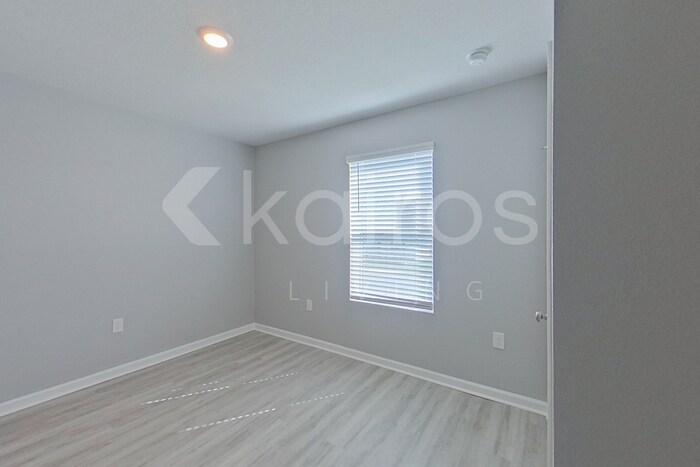 Building Photo - 4660 Malay Cir