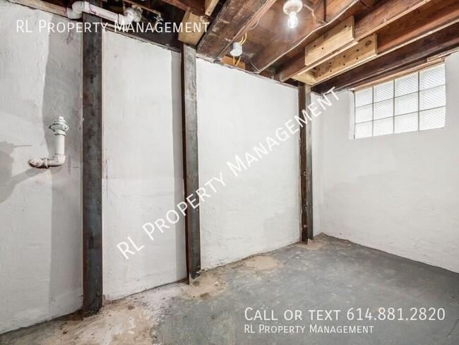 Building Photo - Updated 3 bedroom 1.0 bath duplex near Wei...