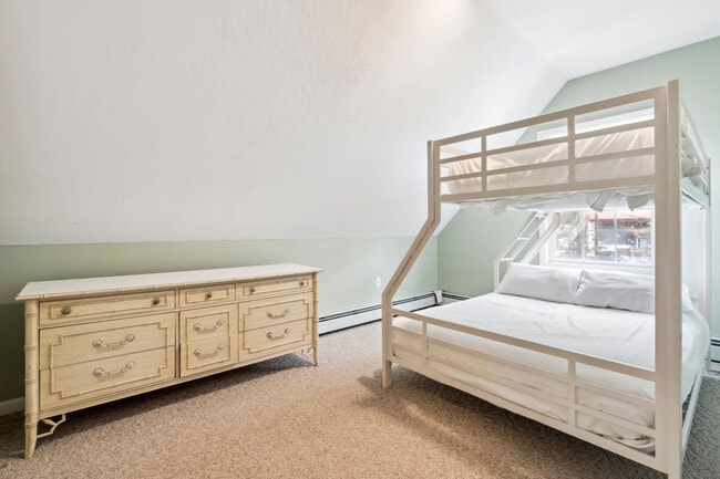 Building Photo - 291 Ash St