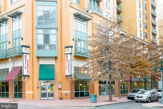 Building Photo - 2055 S Lincoln St