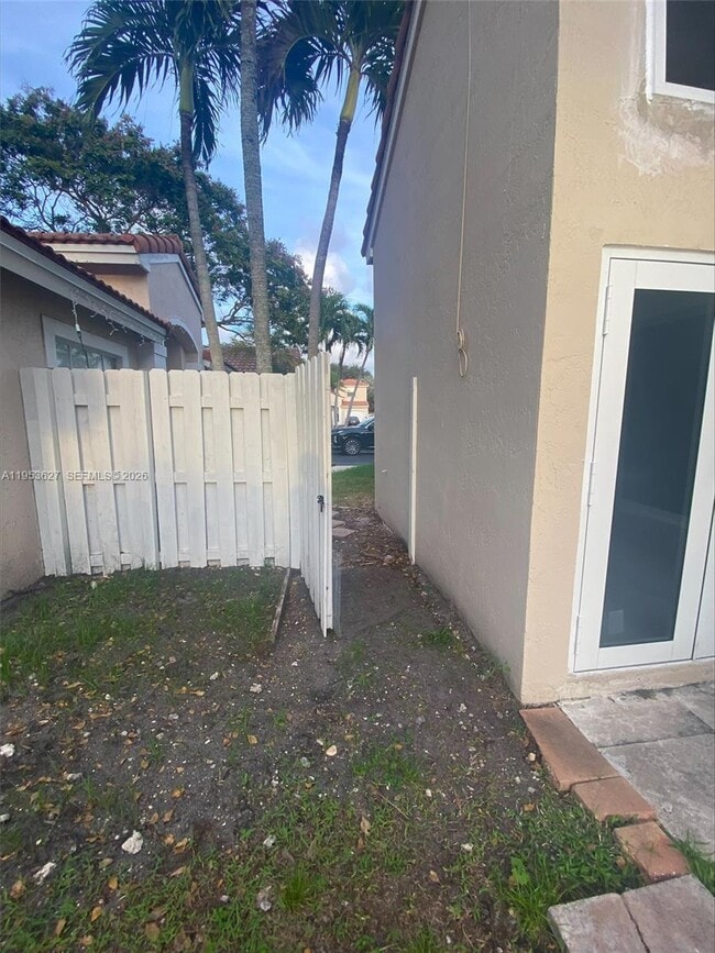 Building Photo - 6131 NW 43rd Ave