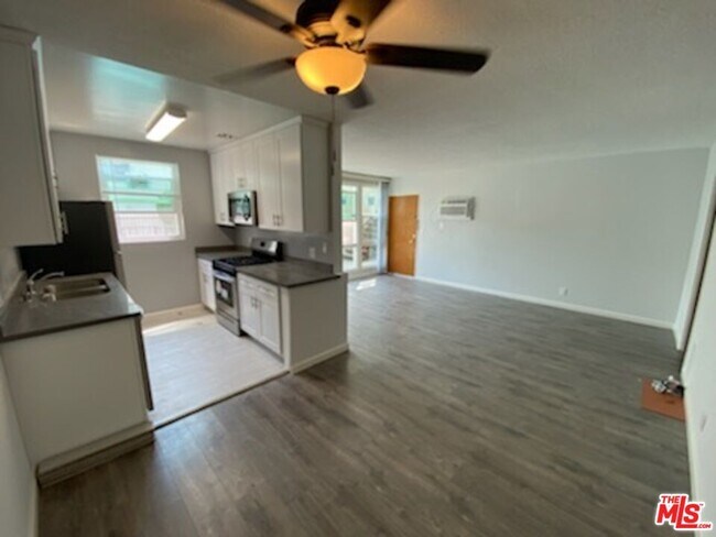 Building Photo - 1732 N Harvard Blvd