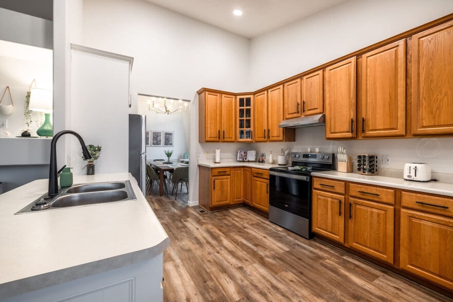 Building Photo - 1267 E Hickenlooper Way
