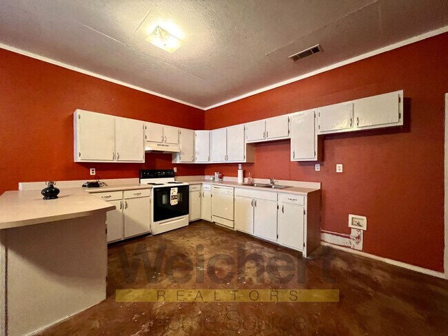 Building Photo - 4 bedroom on a dead end