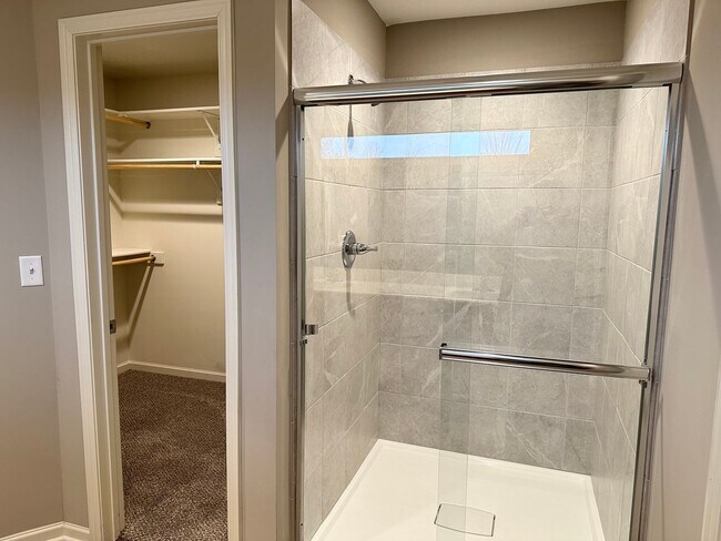 Building Photo - Single Level 2 Bed | 2 Bath | 2 Car Garage Attached Villa in Blue Springs