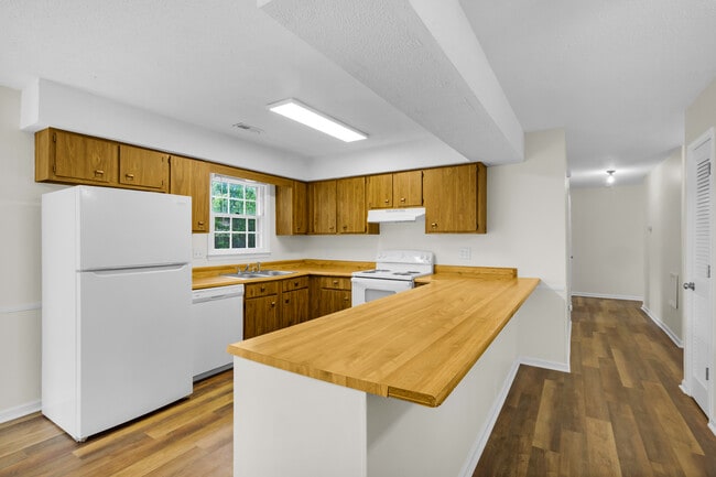 Building Photo - 120 Tar Heel Dr