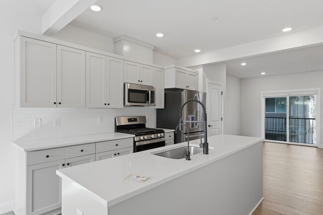 Building Photo - 3 Bedroom, 3.5 Bathroom Cooper Mountain Townhouse