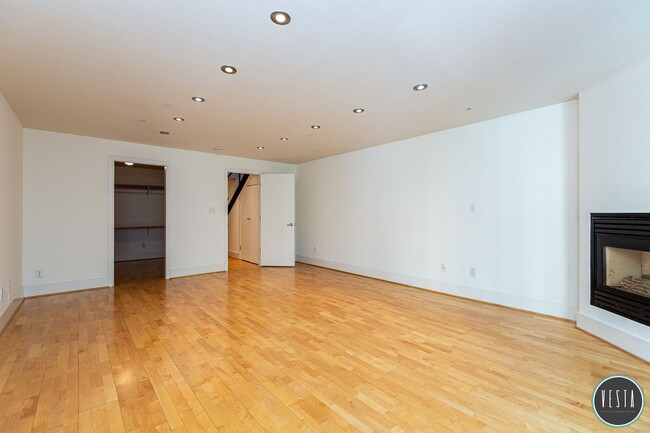 Building Photo - SPACIOUS ARTIST LOFT WITH PRIVATE PATIO & ...