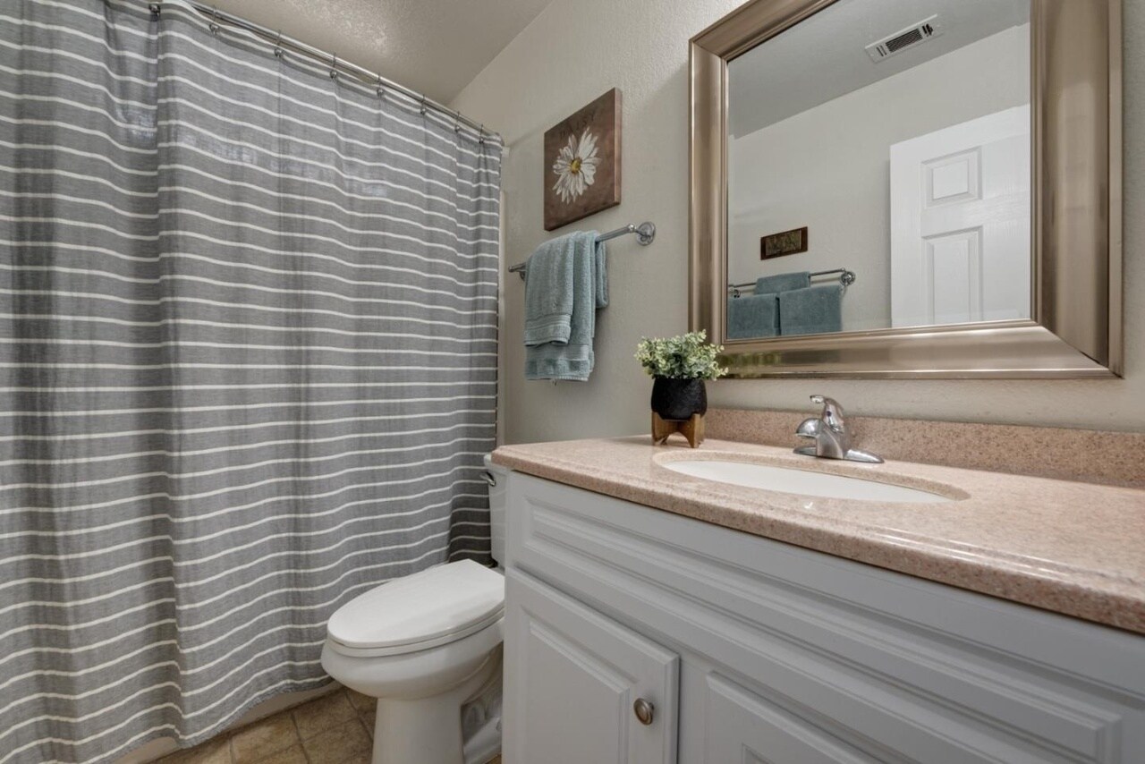 Building Photo - 1324 Chateau Cmn