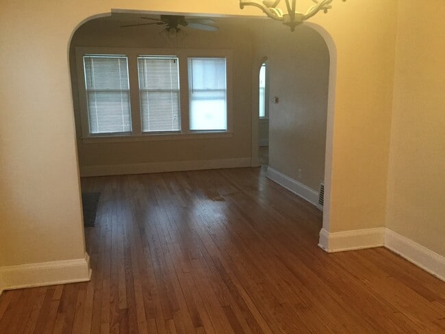 Building Photo - 4 Bedroom Single Family Home