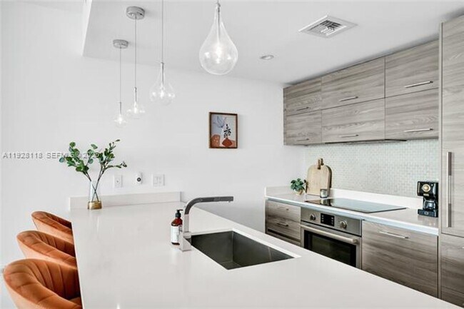 Building Photo - 1300 S Miami Ave