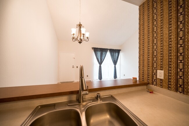 Building Photo - 1124 Eureka St