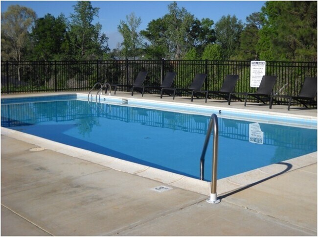 Building Photo - 1160 Northlake Dr