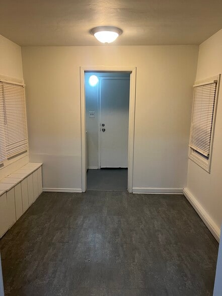 Building Photo - 11055 Chapp Ave