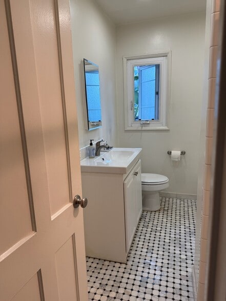 From hallway into bathroom - 9933 Robbins Dr
