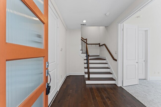 Building Photo - 9635 Riddlewood Ln