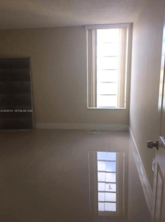 Building Photo - 8810 Fontainebleau Blvd