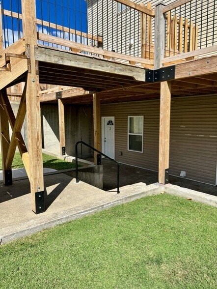 Building Photo - 1233 Vincennes St