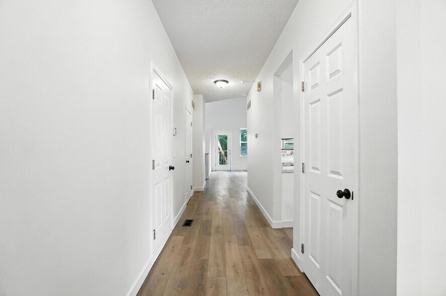 Building Photo - 2380 Oaktree Pl