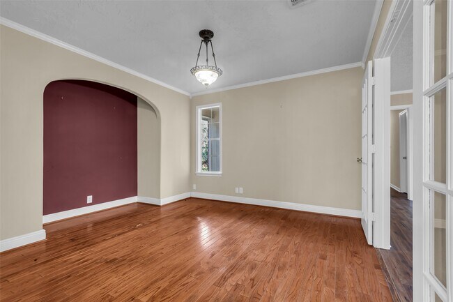 Building Photo - 23826 Farm Hill Dr