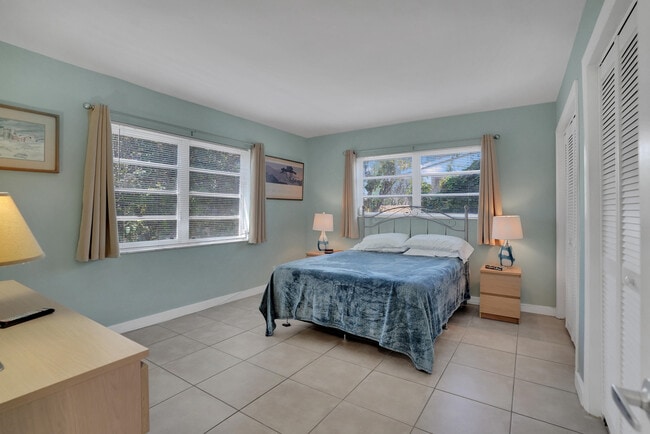 Building Photo - 3212 NE 9th St