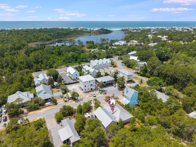 Building Photo - 45 Pine Knoll