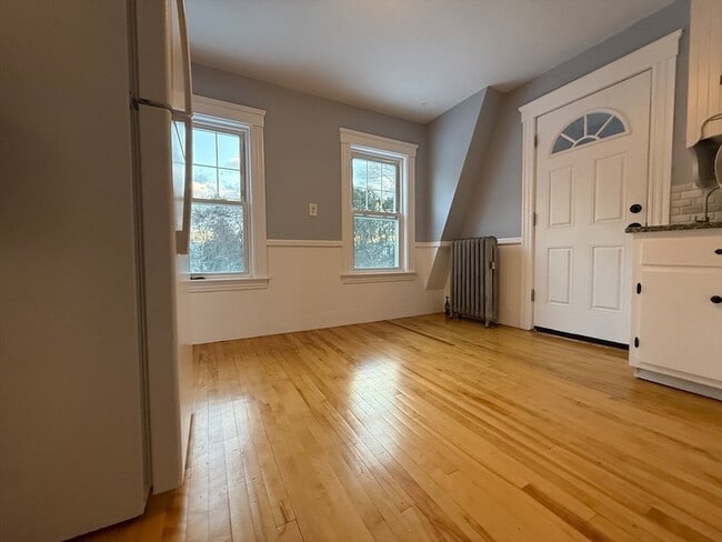 Building Photo - 58 Oxford St N