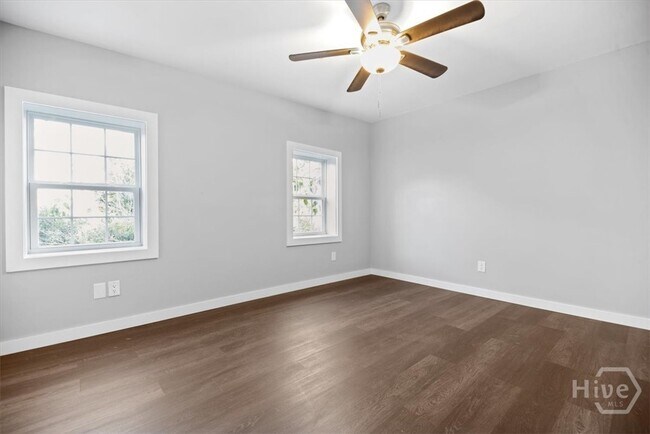 Building Photo - 318 E Waldburg St