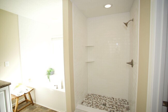 Building Photo - 484 Brantley Cove Cir