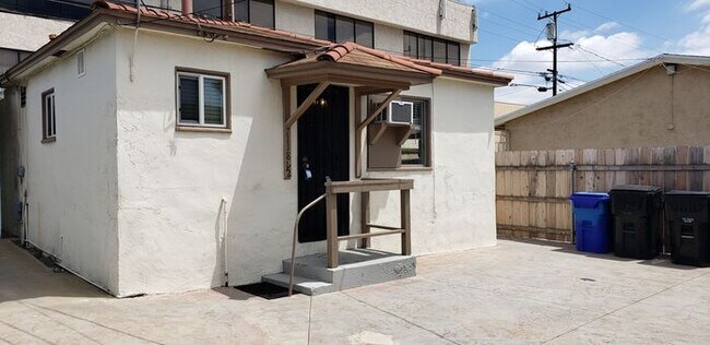 Building Photo - $1000 REBATE! Studio cottage with AC! - Desirable neighborhood (Amherst)