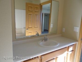 Building Photo - 609-708 E Agassiz Cir SE