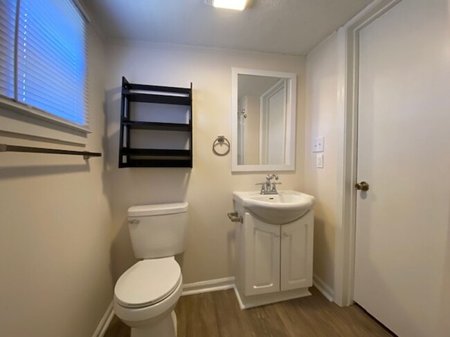 Building Photo - Updated 2 bed, 1 bath near uptown Kannapolis