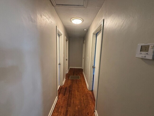 Building Photo - Vintage Charm Meets Modern Convenience