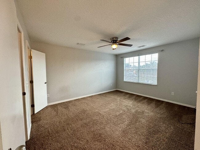 Building Photo - Contemporary Townhome for Rent in Davenpor...