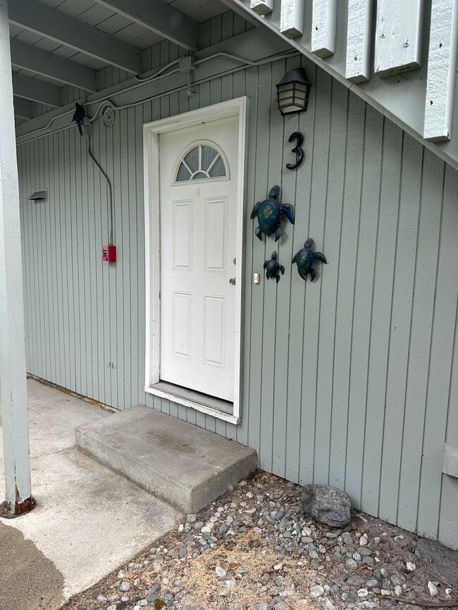 Building Photo - 1 BR/1 B near shopping center, UMED, and the Military base JBER.