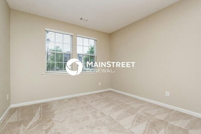 Building Photo - 5 Bedroom Pet-Friendly Home in Buford, GA with Main Street Renewal