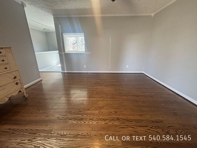 Building Photo - 449 Missimer Ln