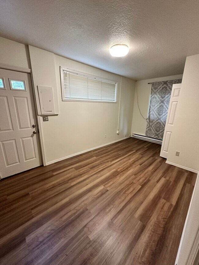 Building Photo - Lewis & Clark Graduate/Law Students ONLY