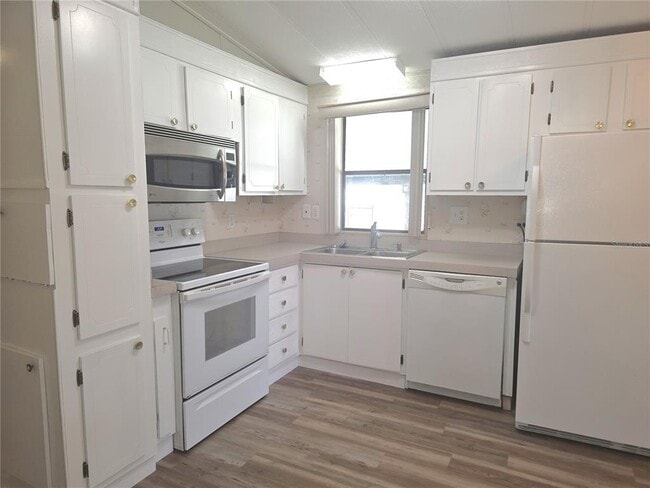 Building Photo - 35051 Colony Hills Dr