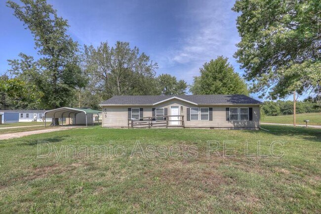 Building Photo - 405 Falletti St