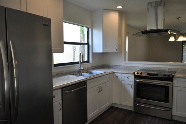 Building Photo - 165 Seawind Dr
