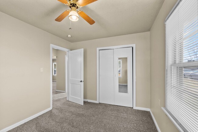 Building Photo - Updated Cozy 2 bedroom House